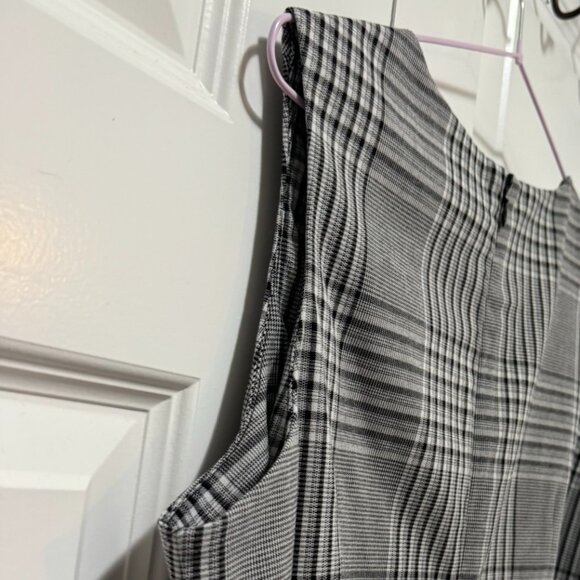 Le Château Gray Plaid Sleeveless Blouse – Classic Workwear Top Large - Picture 5 of 7